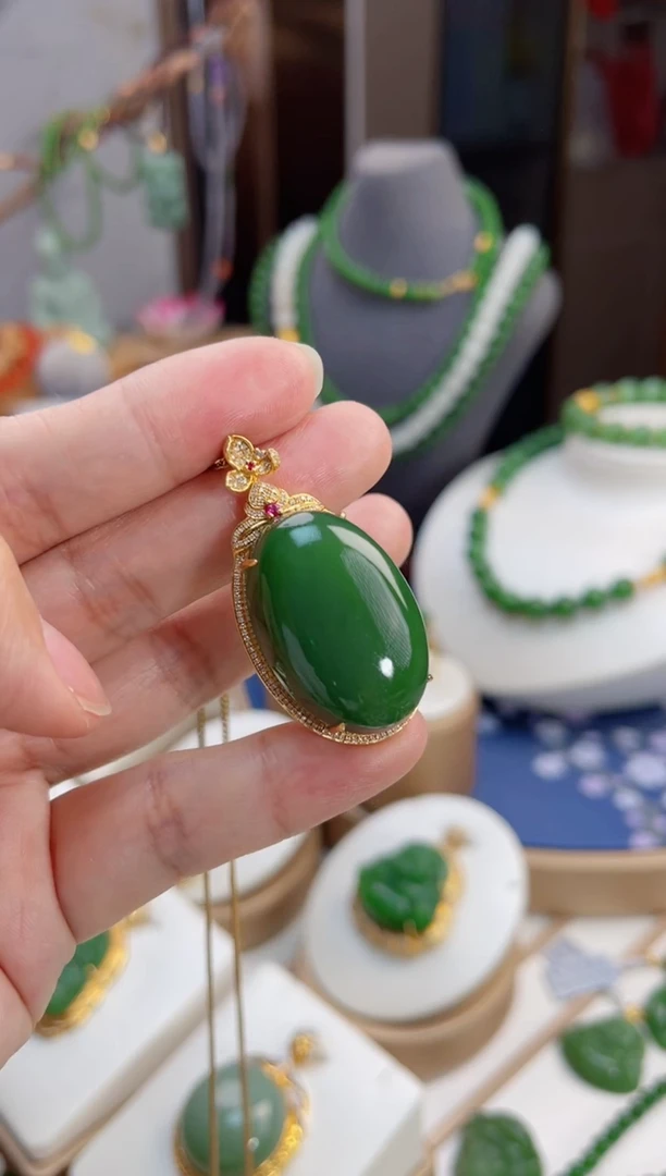 【闪购商品】和田玉吊坠18K金镶嵌设计款满钻 蛋面