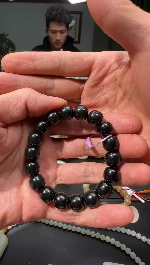 未镶嵌手链和田玉上**左新疆和田玉卡12塔县黑青