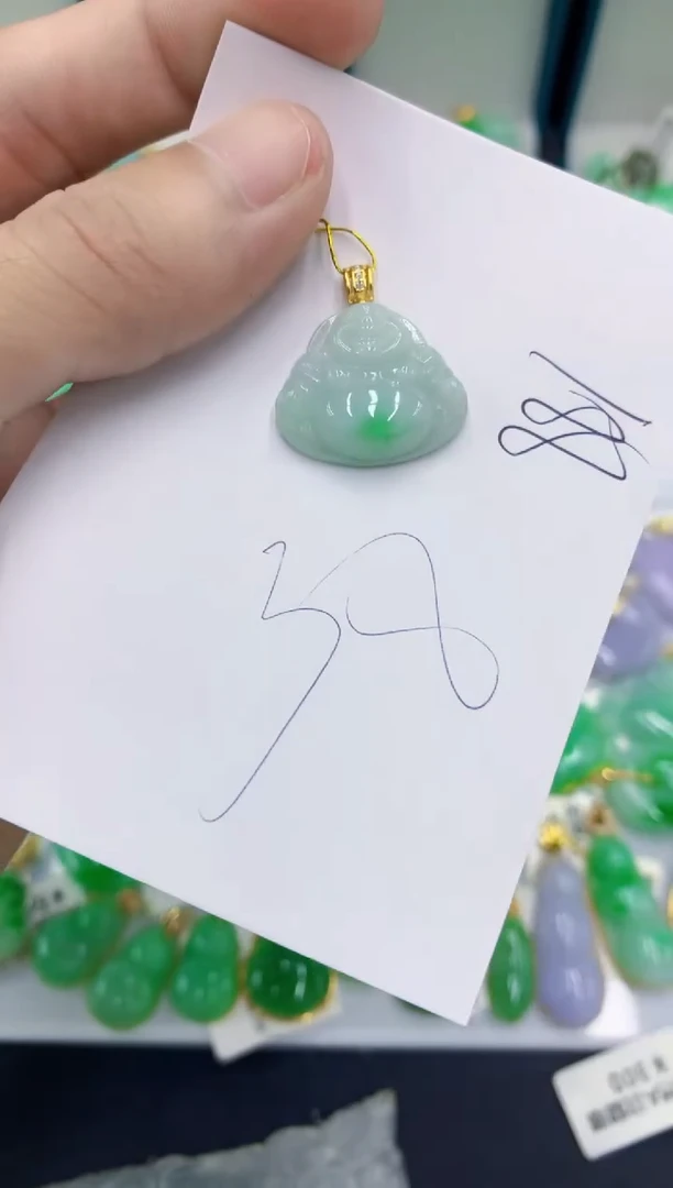 翡翠挂件未镶嵌翡翠