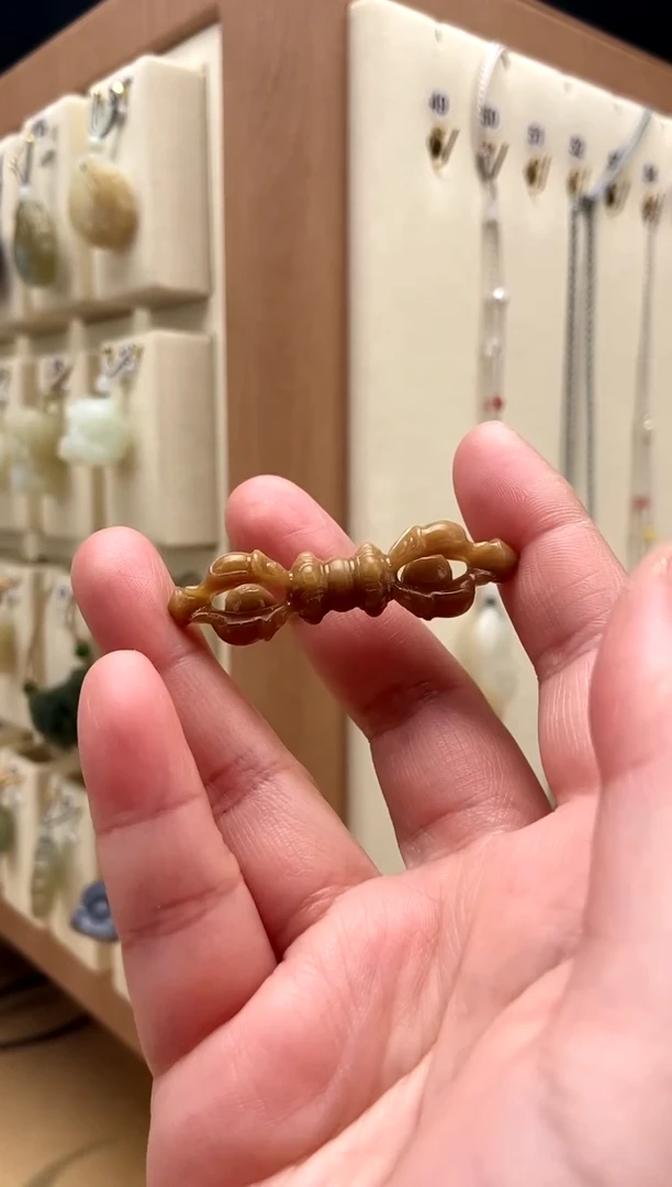 【闪购商品】和田玉（糖玉）颈饰未镶嵌金刚杵吊坠
