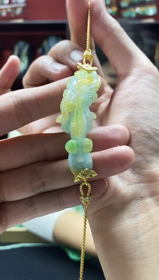 颈饰未镶嵌翡翠手串