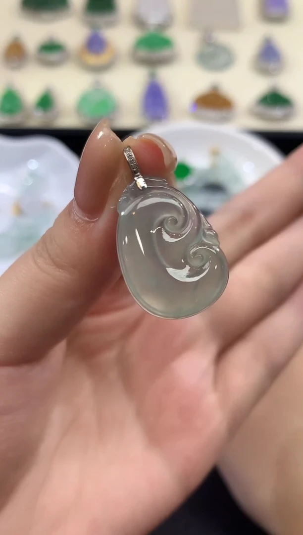 颈饰18K金镶嵌翡翠81-吊坠