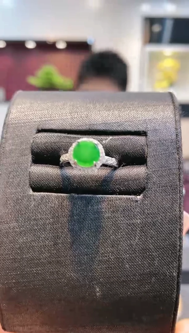 【闪购商品】翡翠颈饰银S925镶嵌A8天然A货翡翠戒指