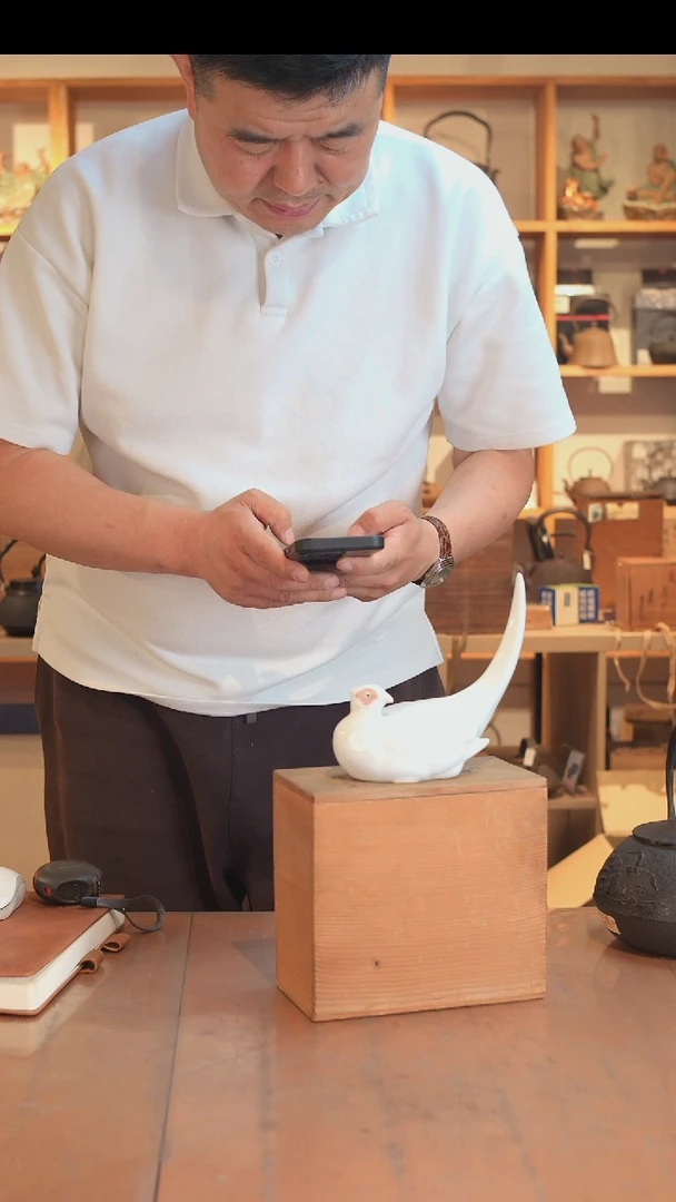 日本清水烧白瓷点彩雉摆件