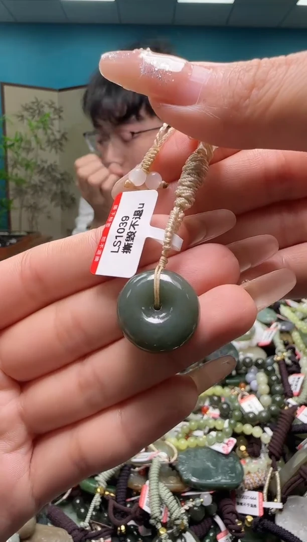 颈饰未镶嵌和田玉多样性发一