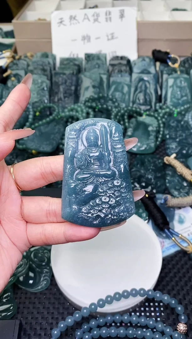颈饰未镶嵌翡翠