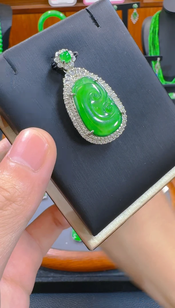 翡翠未镶嵌吊坠(赠链)天然A货翡翠