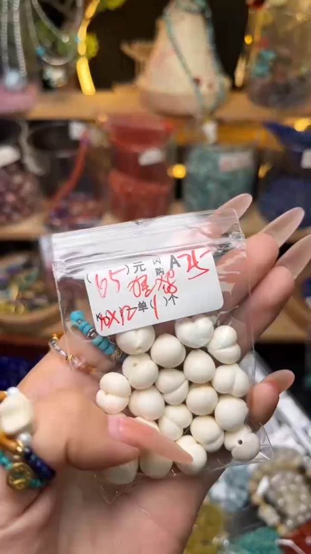 未镶嵌琥珀珠宝奇石A25