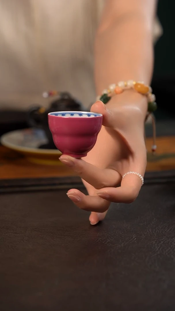 聚澜堂胭脂水内宝相小葫芦杯