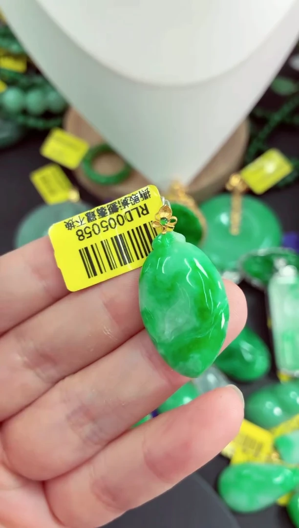 吊坠(不含链)18K金镶嵌翡翠挂件