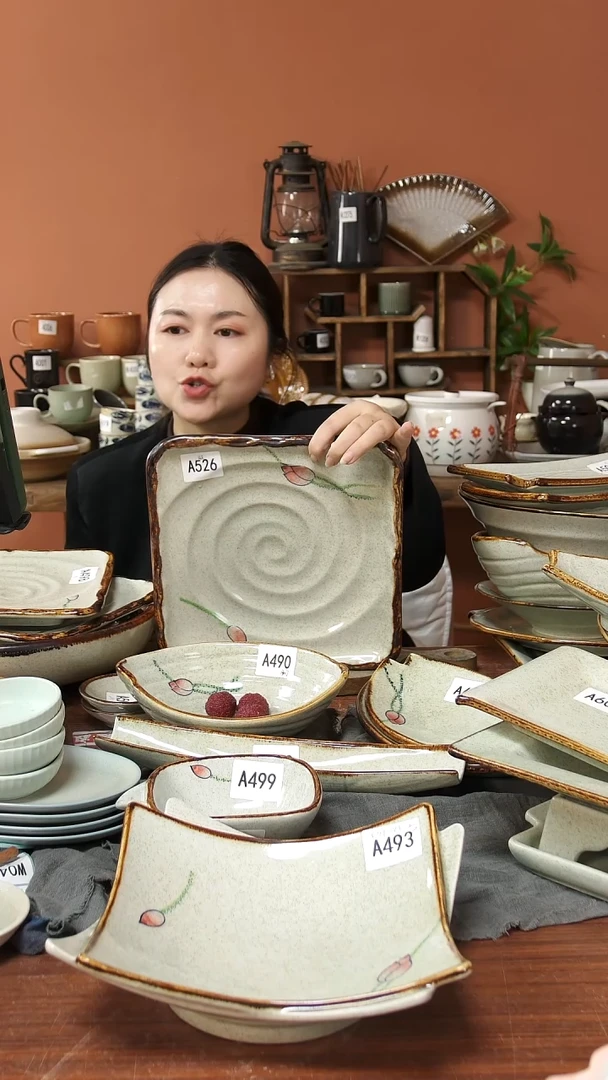 陶瓷A526 一只陶瓷手绘荷花黑点方盘25*3.5可能微瑕