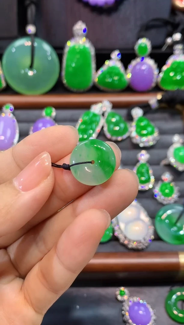 吊坠(不含链)未镶嵌翡翠平安扣
