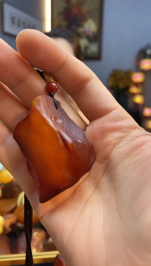 未镶嵌颈饰琥珀吊坠