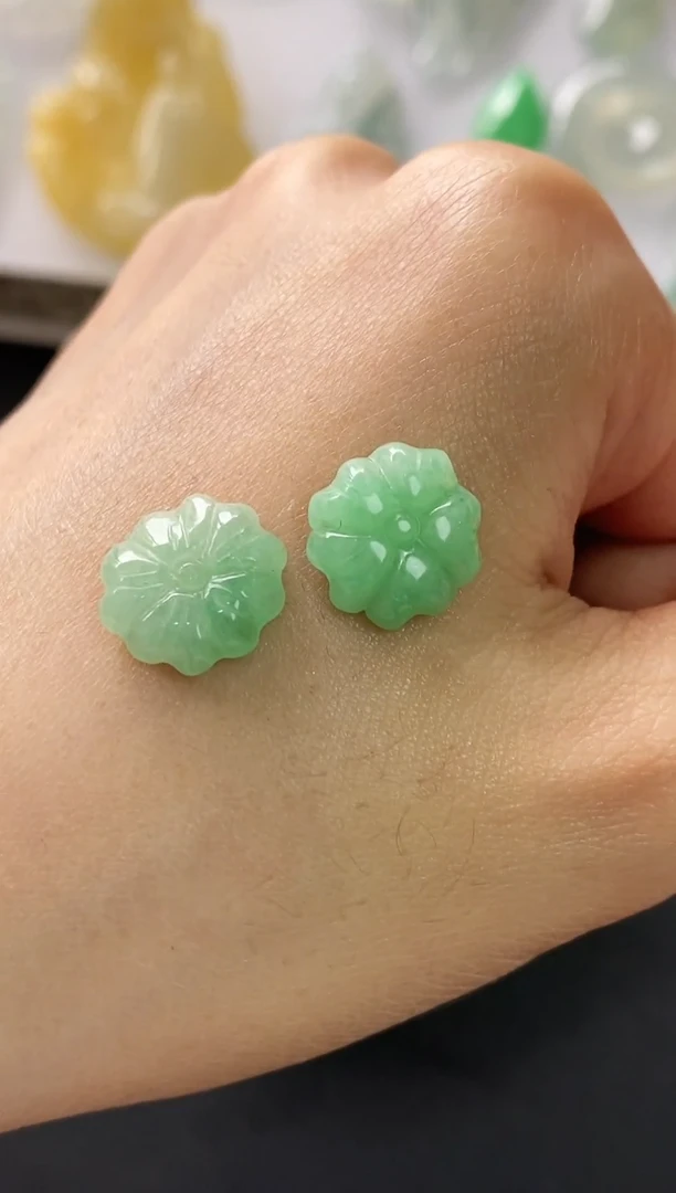 颈饰未镶嵌翡翠花花一对~