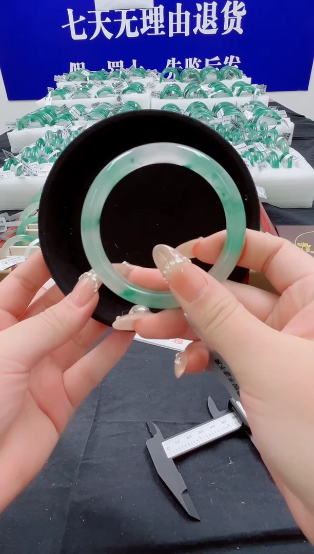 未镶嵌手镯石英质玉（非洲翠）圈口58