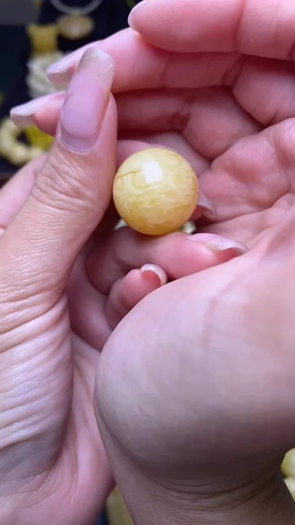 未镶嵌琥珀裸石葵. 79