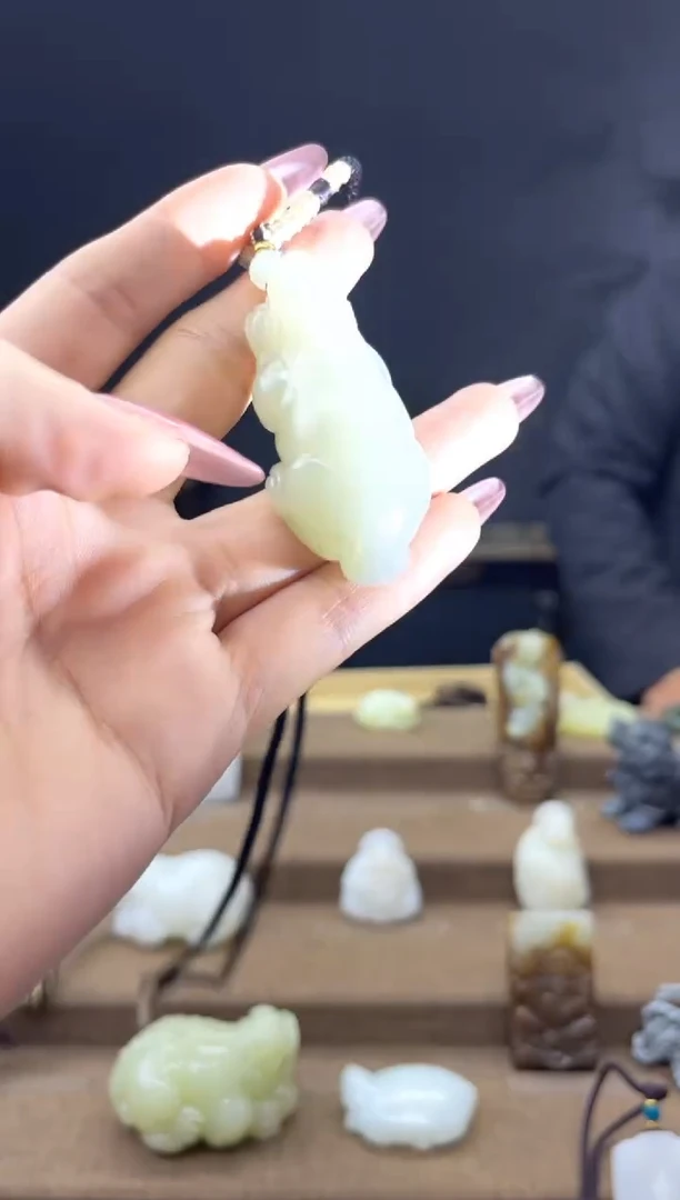 颈饰未镶嵌和田玉1