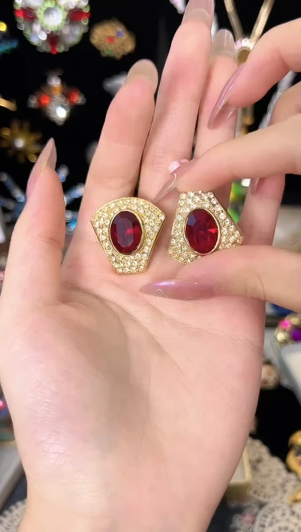 铜合金合成碳硅石小纪红冰糖质感耳夹