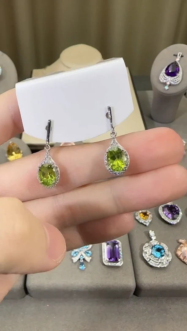 银S925镶嵌耳饰橄榄石9*7mm耳坠设计款