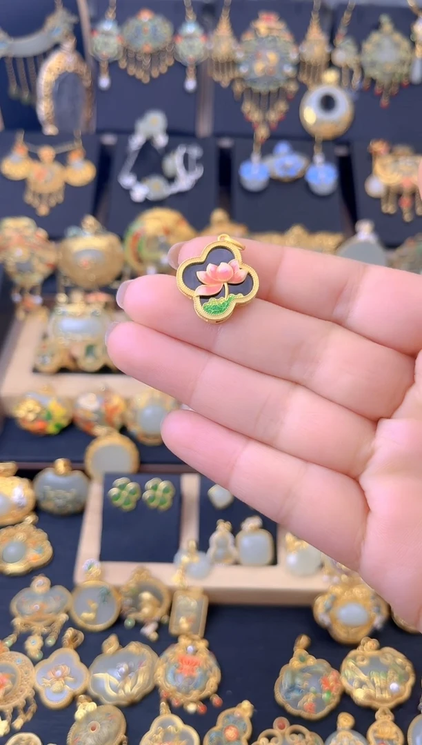 【闪购商品】和田玉吊坠银S925镀金镶嵌荷花四叶草吊坠