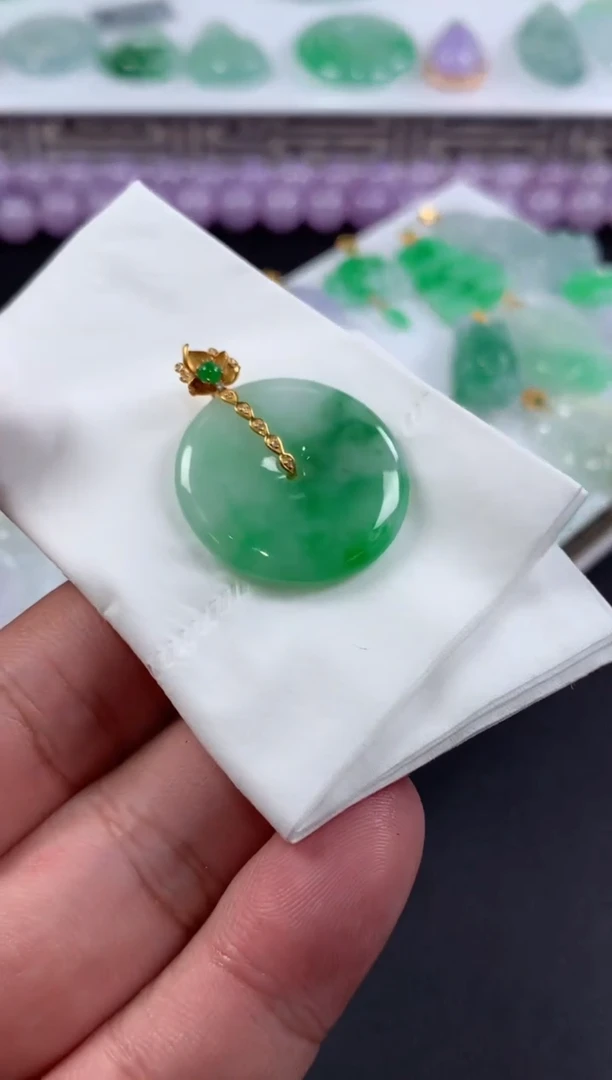 颈饰18K金镶嵌翡翠翡翠