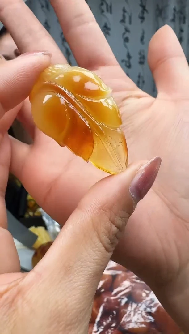 【闪购商品】琥珀裸石未镶嵌挂坠