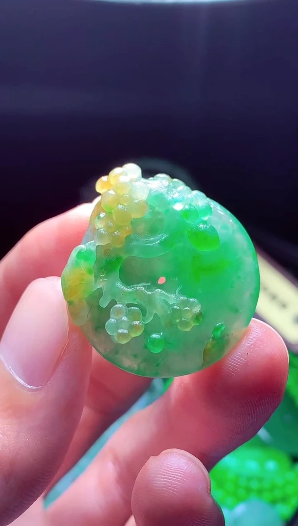 未镶嵌定制翡翠杨****?翡翠毛货定制