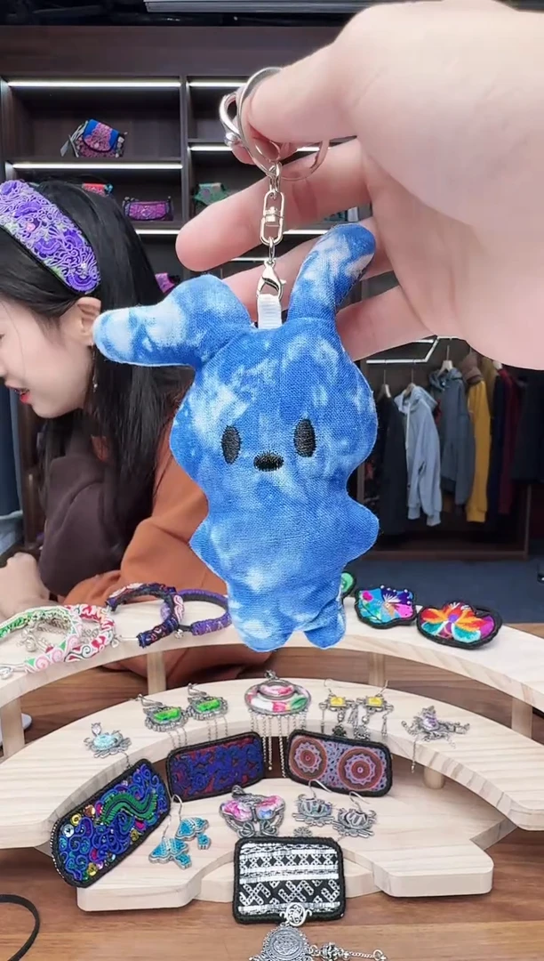 织绣76蒙阿苏苗绣传承店