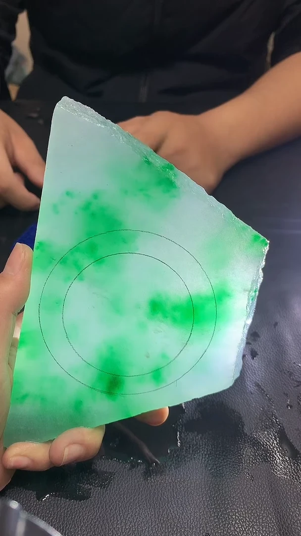 玉冰飘花比较毛胚