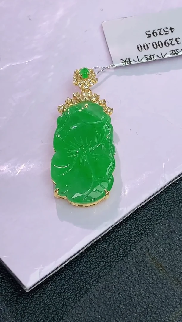 颈饰18K金镶嵌翡翠赠礼盒证书 麦麦