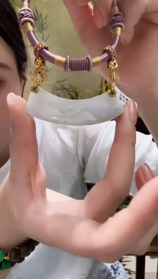 颈饰未镶嵌翡翠吊坠
