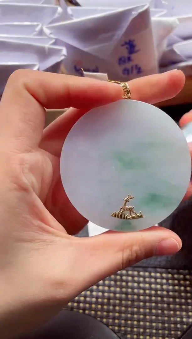 颈饰18K金镶嵌翡翠000111