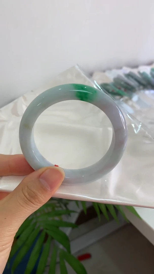 未镶嵌手镯翡翠55.6一口绿