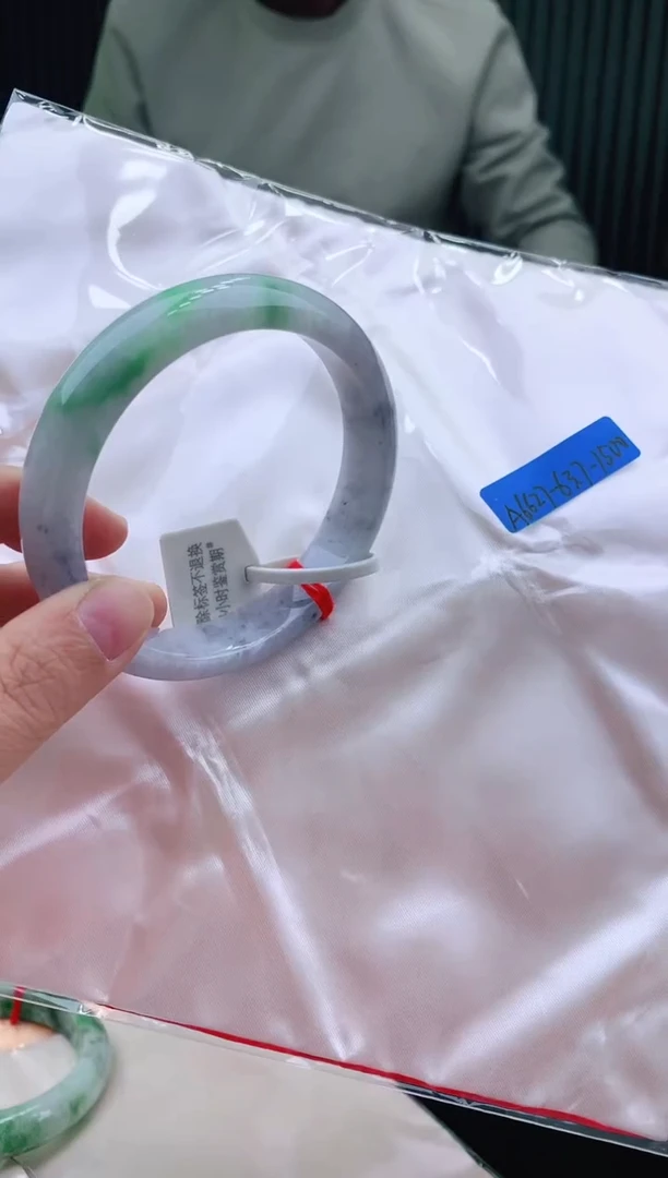 未镶嵌手镯翡翠63+