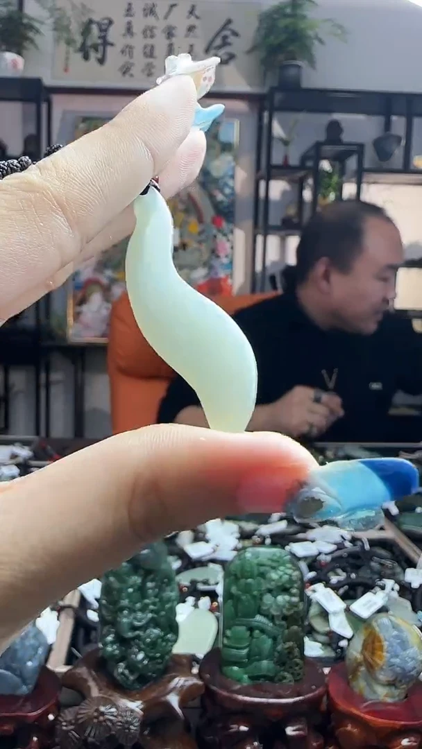 颈饰未镶嵌和田玉吊坠