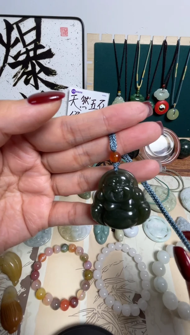 吊坠(赠链)未镶嵌和田玉且末蓝佛公吊坠
