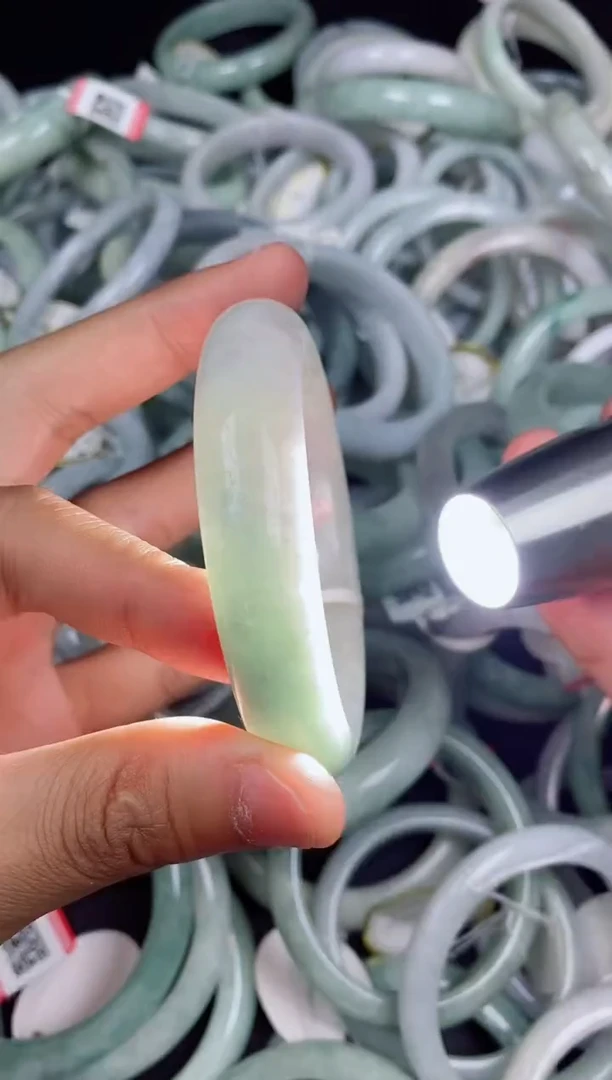 未镶嵌手镯翡翠196