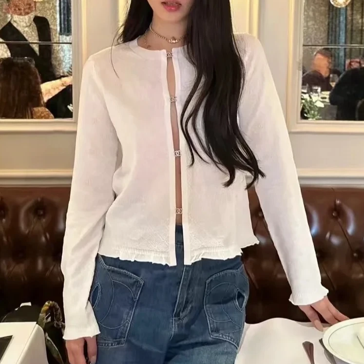 99新 Chanel/香奈儿 34码 24P白色木耳边菱格纹暗纹钻扣针织开衫