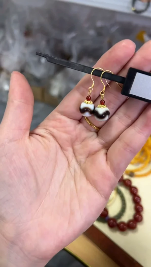 【闪购商品】玛瑙/玉髓耳钉银S925镶嵌虎牙玛瑙珠银镶嵌耳环[460]