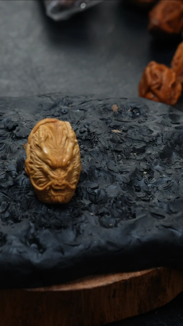 橄榄核手串鱼子精品核雕