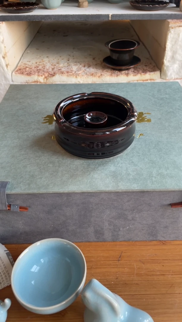 烟灰缸 矿石釉 微瑕 无款