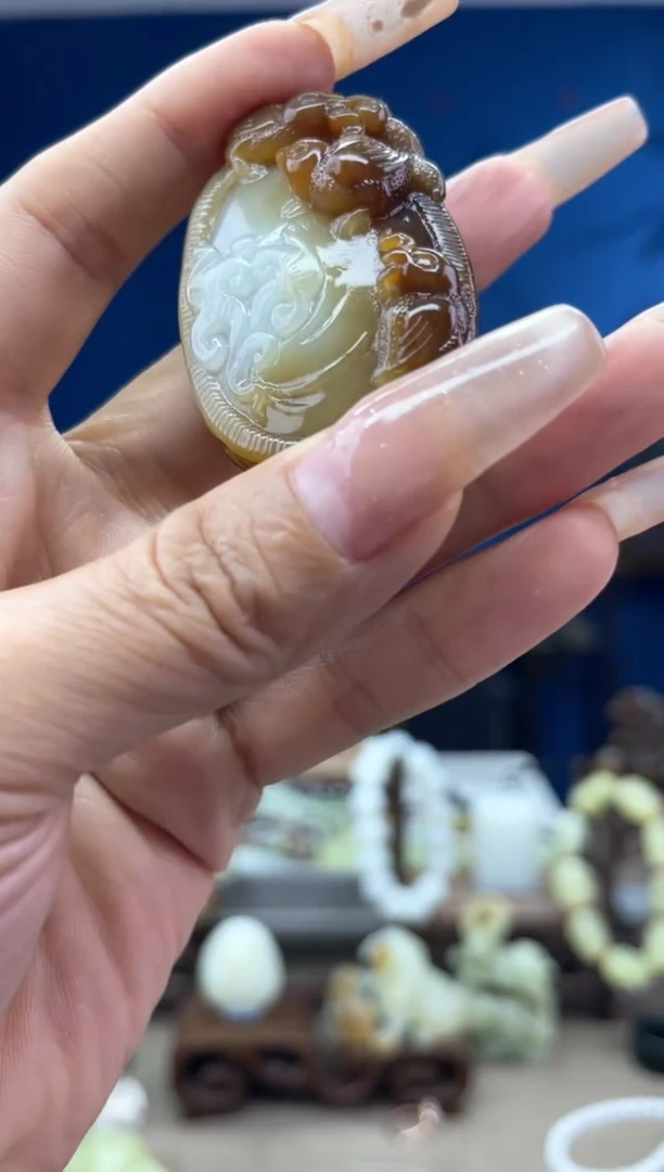 和田玉未镶嵌颈饰1