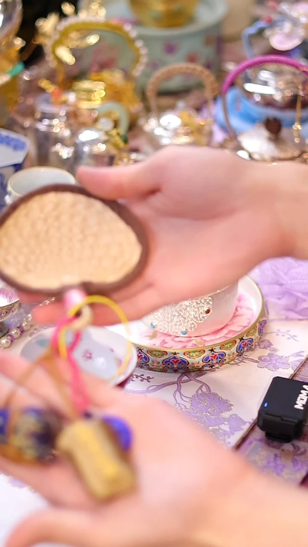 摆件山怂阿卿直播间@@HCLL0128