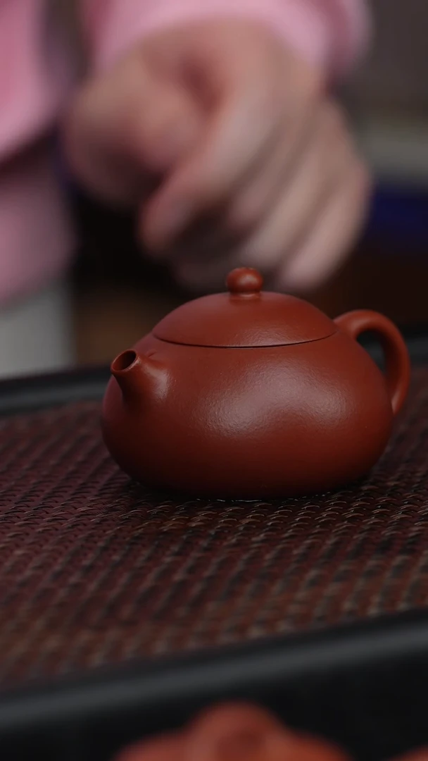 【闪购商品】宜兴紫砂原矿半手西施朱泥