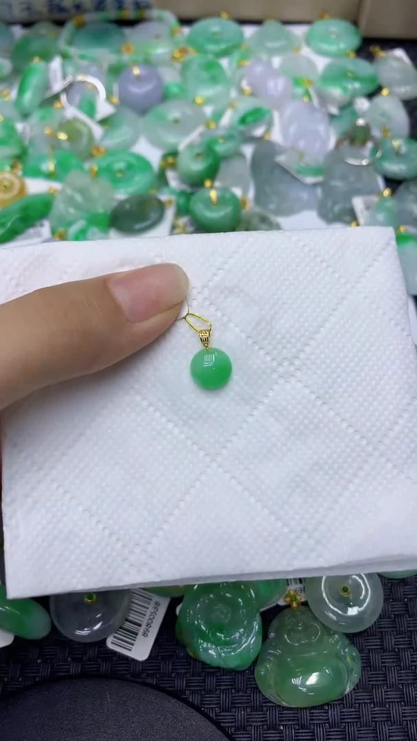 颈饰未镶嵌翡翠天然缅甸翡翠A货