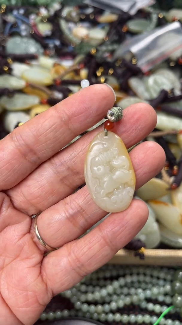 【闪购商品】和田玉颈饰未镶嵌多样性发货没有证书拍一发一有瑕