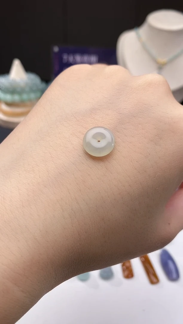 翡翠未镶嵌颈饰扣子