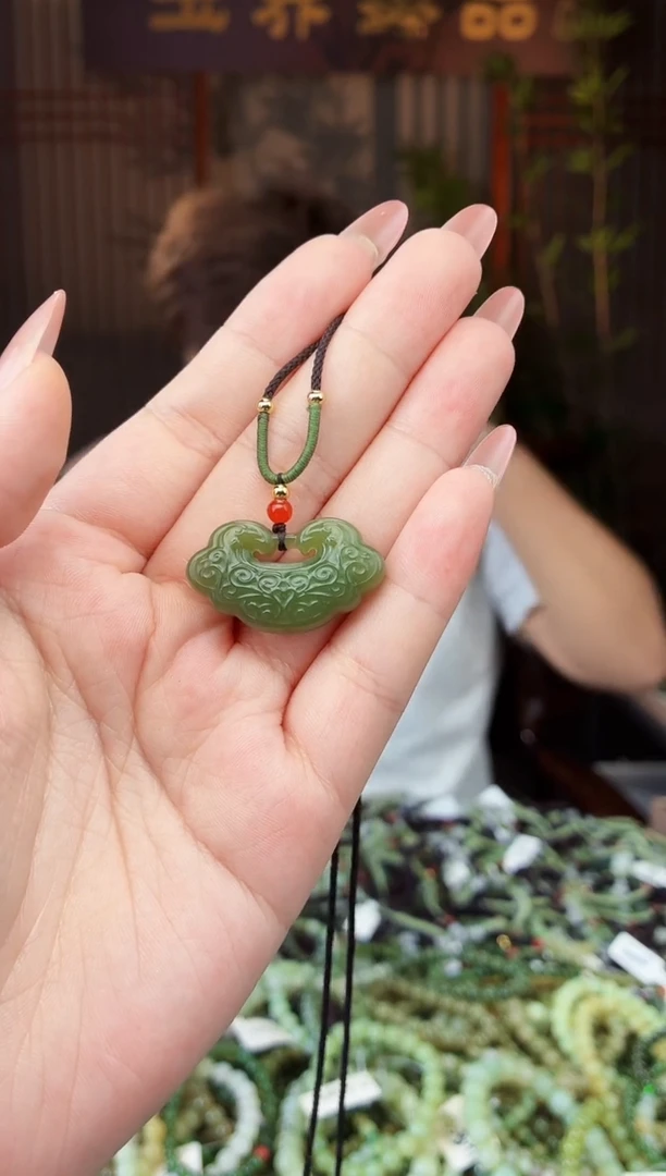 和田玉未镶嵌颈饰拍一发一