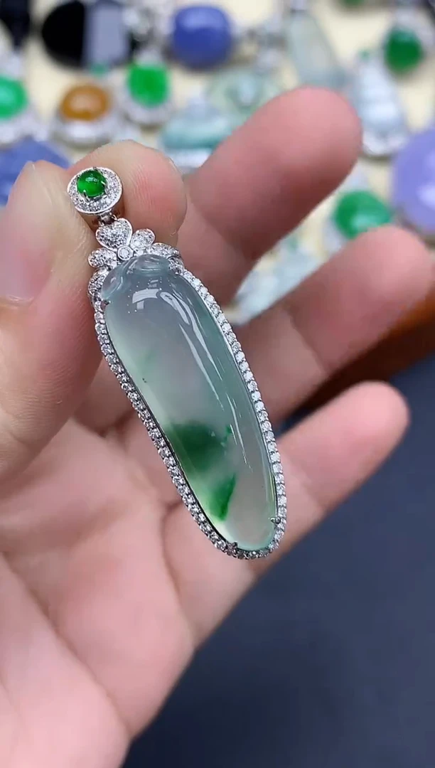 颈饰18K金镶嵌翡翠290-中国好珍宝