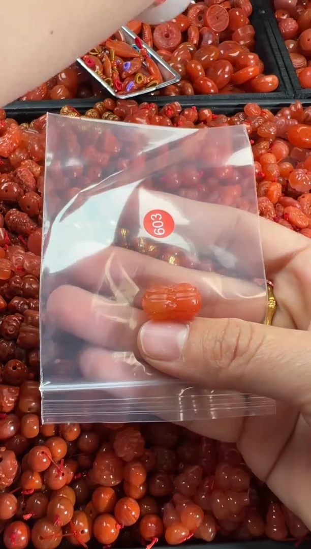 【闪购商品】南红玛瑙颈饰未镶嵌1